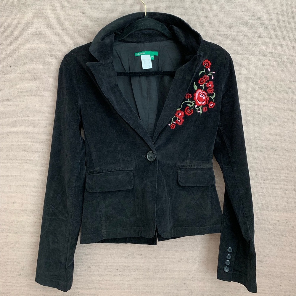 🥀 Lulumari Embroidered Velvet Blazer